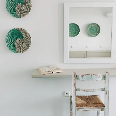 Aura Paros Logaras